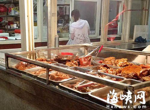 气温升高，商家制作的熟食易变质，应少吃慎吃 