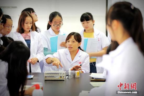 卫计委：力争2020年家庭医生签约服务扩大到全人群