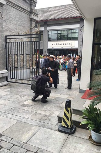 图为现场。