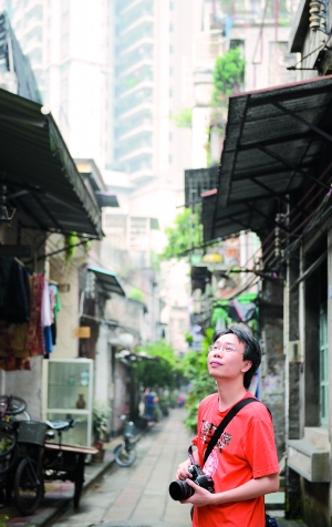 杨华辉，五羊小学老师，创办广州首个正式注册的本土文化保育NGO团体“古粤秀色”