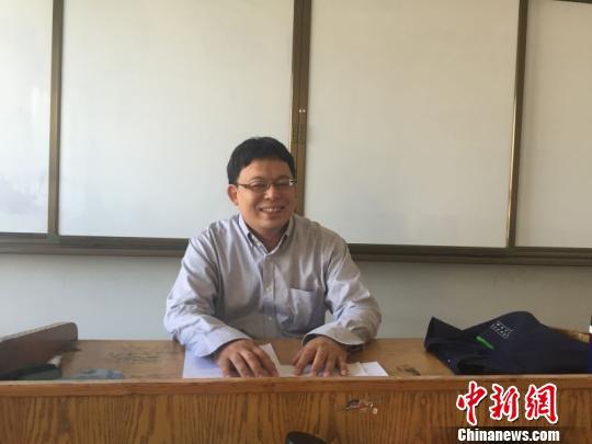 38岁的日本东京人堀川英嗣来到中国十四年，寻访了很多傅山的碑刻。他说：“我是傅山的追星族。”图为堀川英嗣的书法作品。 受访者提供 摄
