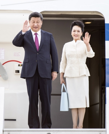 习近平抵达华沙 开始对波兰共和国进行国事访问