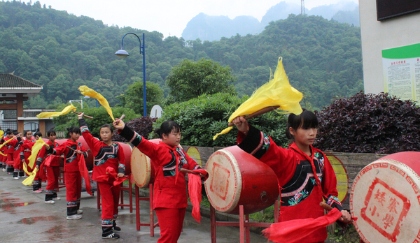 矮寨小学苗鼓