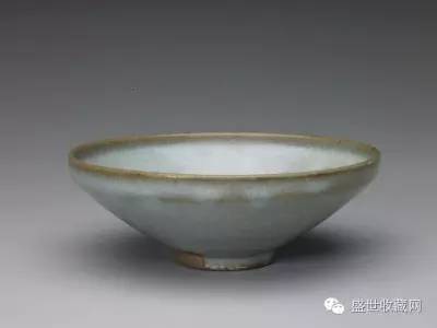 　钧窑月白釉紫红斑碗　北宋