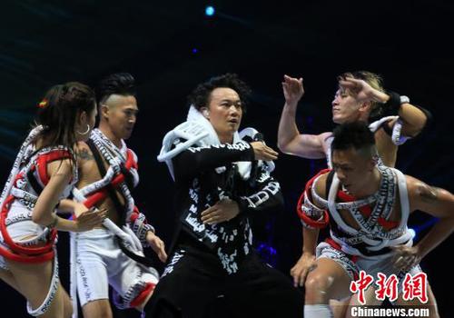 陈奕迅现场热舞。　李辰祥　摄