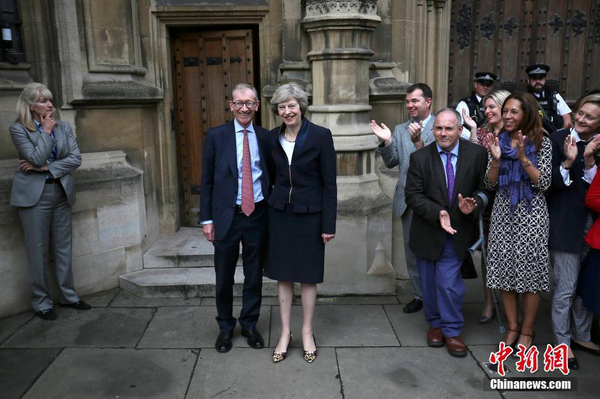 英国诞生第二任女首相 特雷莎·梅将接替卡梅伦4