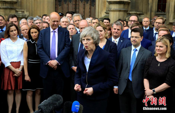 英国诞生第二任女首相 特雷莎·梅将接替卡梅伦5
