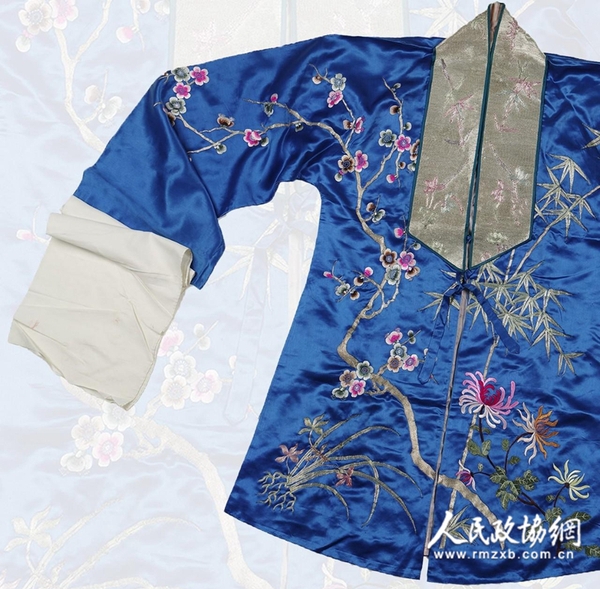 张充和亲自设计并手缝昆曲戏服_副本