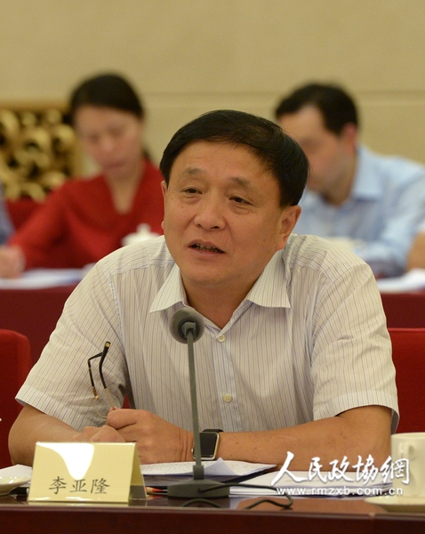 李亚隆 齐波摄