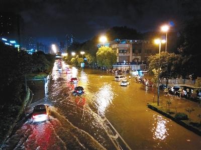 西安三年来首发暴雨红色预警 未来3天仍有降雨