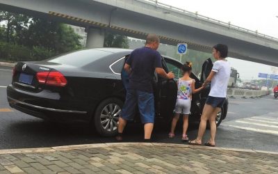 有游客被忽悠乘坐超载黑车