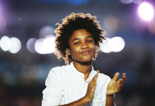 8月5日，演员在马拉卡纳体育场进行垫场表演。当日，2016年里约奥运会开幕式即将在巴西里约热内卢马拉卡纳体育场举行。 新华社记者李明摄1