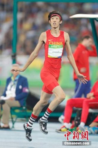 8月14日,里约奥运会男子跳高资格赛,中国选手张国伟出战。<a target='_blank' href='http://www.chinanews.com/' >中新网</a>记者 盛佳鹏 摄 点击进入下一页