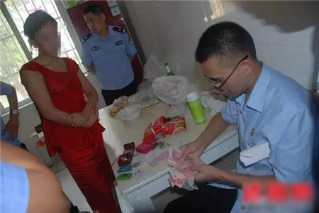 老赖妻换衣阻搜查2