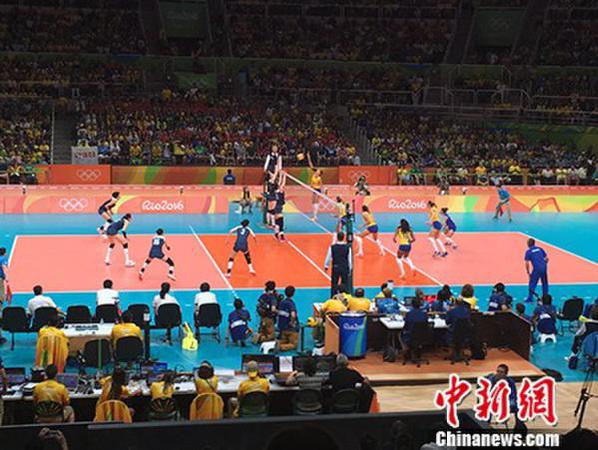 快讯：中国女排苦战五局胜东道主巴西晋级四强