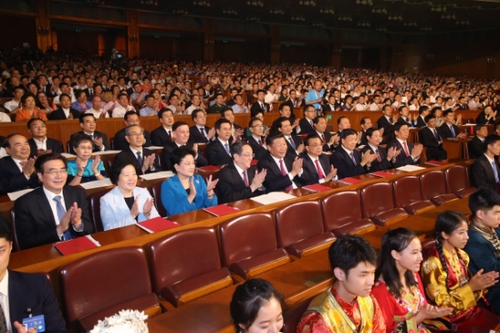8月18日晚，第五届全国少数民族文艺会演开幕式文艺晚会在北京人民大会堂隆重举行，习近平、李克强、俞正声、刘云山等党和国家领导人出席观看。姚大伟