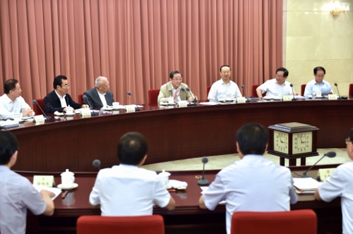 8月18日，全国政协在北京召开第54次双周协商座谈会，围绕“国际科技合作与大科学计划”建言献策。全国政协主席俞正声主持会议并讲话。