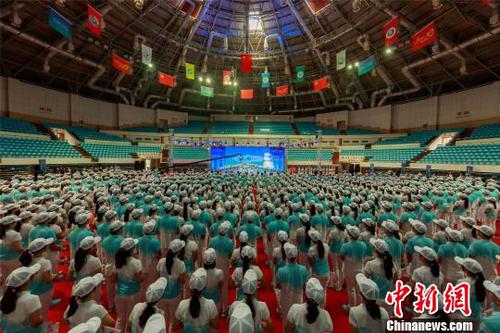 G20杭州峰会志愿者“小青荷”正式亮相 应建廷 摄