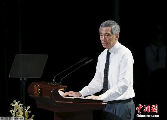 当地时间3月29日，新加坡建国总理李光耀的国葬仪式29日举行，移灵队已从国会大厦出发，前往举行国葬礼的新加坡国立大学文化中心。图为当地时间29日下午2时在新加坡国立大学文化中心举行新加坡建国总理李光耀的国葬仪式。