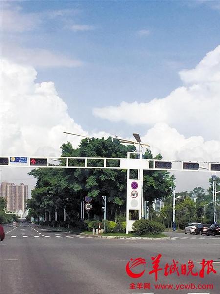 涉事路段亚运大道，路况较好，限速60公里的标识较清楚