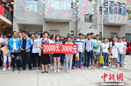 甘肃临洮众筹百万爱心款助数百贫困生“逐梦”（图）