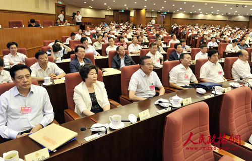 图为各部委领导列席政协十二届全国委员会常务委员会第十七次会议。