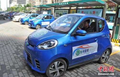 减高速费、不限行 多地出台政策鼓励购买新能源汽车