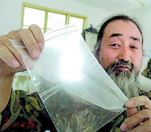 张金星发现疑似野人的毛发。