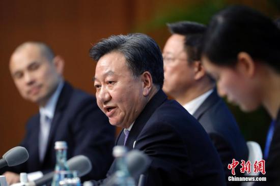 图为姜增伟在会上回答记者提问。 <a target='_blank' href='http://www.chinanews.com/'>中新社</a>记者 盛佳鹏 摄