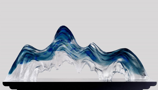 刘立宇，《青未了》，80x30x8cm，水晶玻璃铸造， 2013