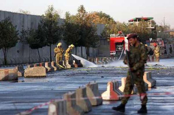 国防大楼附近发生连环炸弹爆炸。