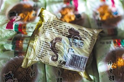 一周后将迎来月饼新标实施后的首个中秋节。近期选购月饼的市民不难发现，不少月饼包装印有新标准号GB/T19855。