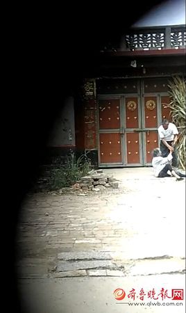 19日，一段长近2分钟的“阳信县水落坡一名老人被儿子殴打”的视频在网上流传，记者证实，被打老人为阳信县水落坡镇侯坞村91岁村民侯德凤，打人者为其六旬上门女婿孙某。