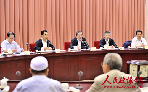 9月22日，全国政协在北京召开第56次双周协商座谈会，围绕“加强草原生态系统保护与修复”建言献策。全国政协主席俞正声主持会议并讲话。本报记者 姜贵东 摄
