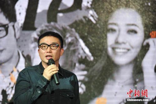 冯轲10月9日出席发布会，安慰张靓颖。 <a target='_blank' href='http://www.chinanews.com/'>中新社</a>记者 刘忠俊 摄