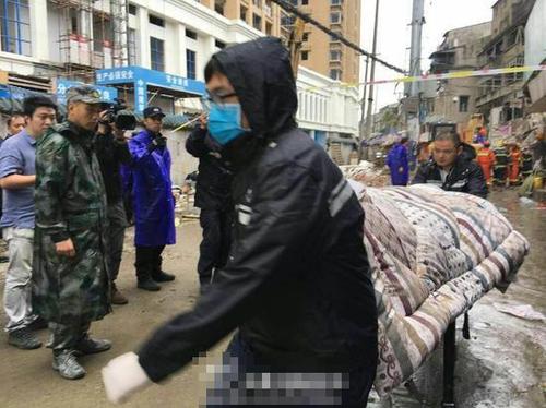 浙江温州民房倒塌现场救出13人 其中8人已遇难