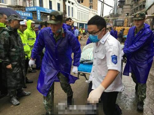 浙江温州民房倒塌现场救出13人 其中8人已遇难