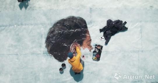 胡拉《如果你开始翱翔，该怎么办》。图 取自 The Huffington Post