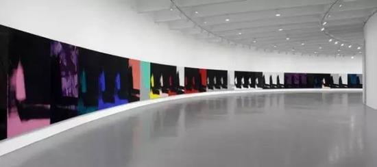 　　　安迪·沃霍尔， 影子， 1978-1979； 迪亚艺术基金会， 现场图；迪亚比肯， 纽约比肯©安迪·沃霍尔视觉艺术基金会/纽约艺术家版权协会 （ARS） 摄影： 比尔·雅各布森