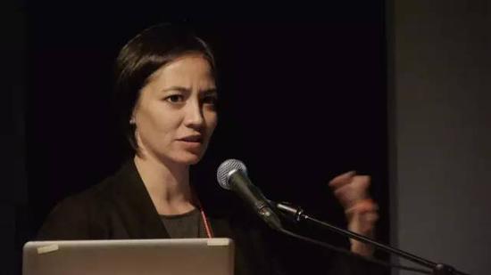 M+博物馆视觉艺术首席策展人姚嘉善（Pauline Yao）称“这批作品将会成为M+长远馆藏计划的基础”，图片来源：Simon Fraser University