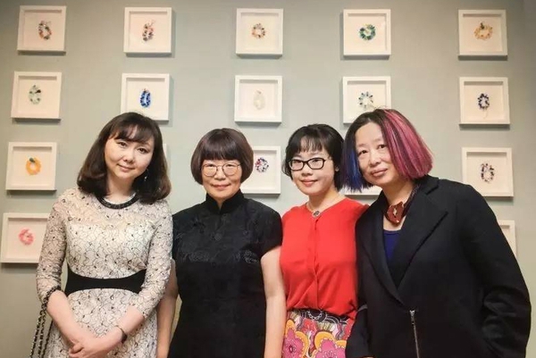左起：参展艺术家邵亦杨，展览总监董慧萍副教授，学术主持傅怡静博士后与著名艺术家肖鲁女士