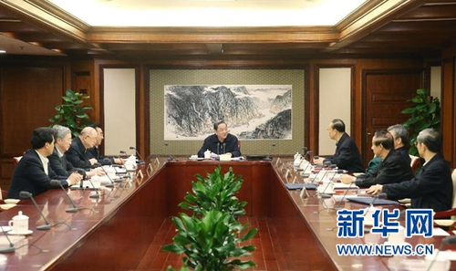 10月28日，中共全国政协党组召开会议，专题学习贯彻党的十八届六中全会精神。中共中央政治局常委、全国政协主席、党组书记俞正声主持会议并讲话。新华社记者姚大伟摄