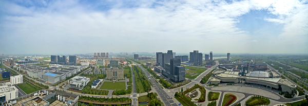 五、近年来，泰州市聚焦产业制高点，生物医药产业取得长足进步。图为中国医药城一角。摄影顾祥忠