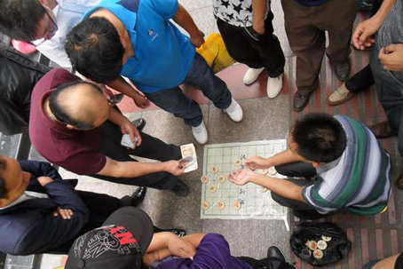 大学生街头棋局输6000