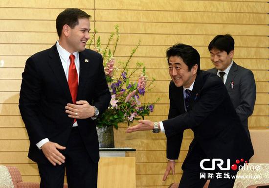 日媒劝安倍多奉承特朗普 网民:这对他太简单