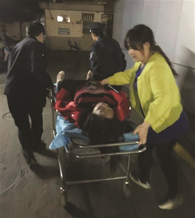 产妇在地铁站站长室生下了孩子。