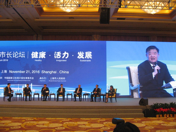 二、全国人大常委会副委员长陈竺出席第九届全球健康大会并在市长论坛上发言。 人民政协网记者  张春莉攝影