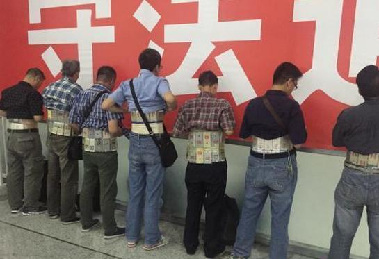 绑580部手机入境