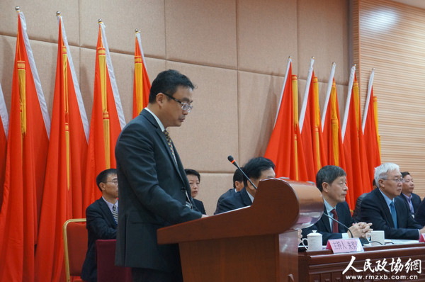 福建省政协常委、副秘书长、民盟福建省委副主委刘泓致贺词。4_副本