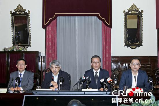 澳门民政总署和卫生局举行记者会，公布在一批留置检验活家禽样本中验出H7亚型禽流感病毒，并启动紧急应变机制，采取一系列防控措施。